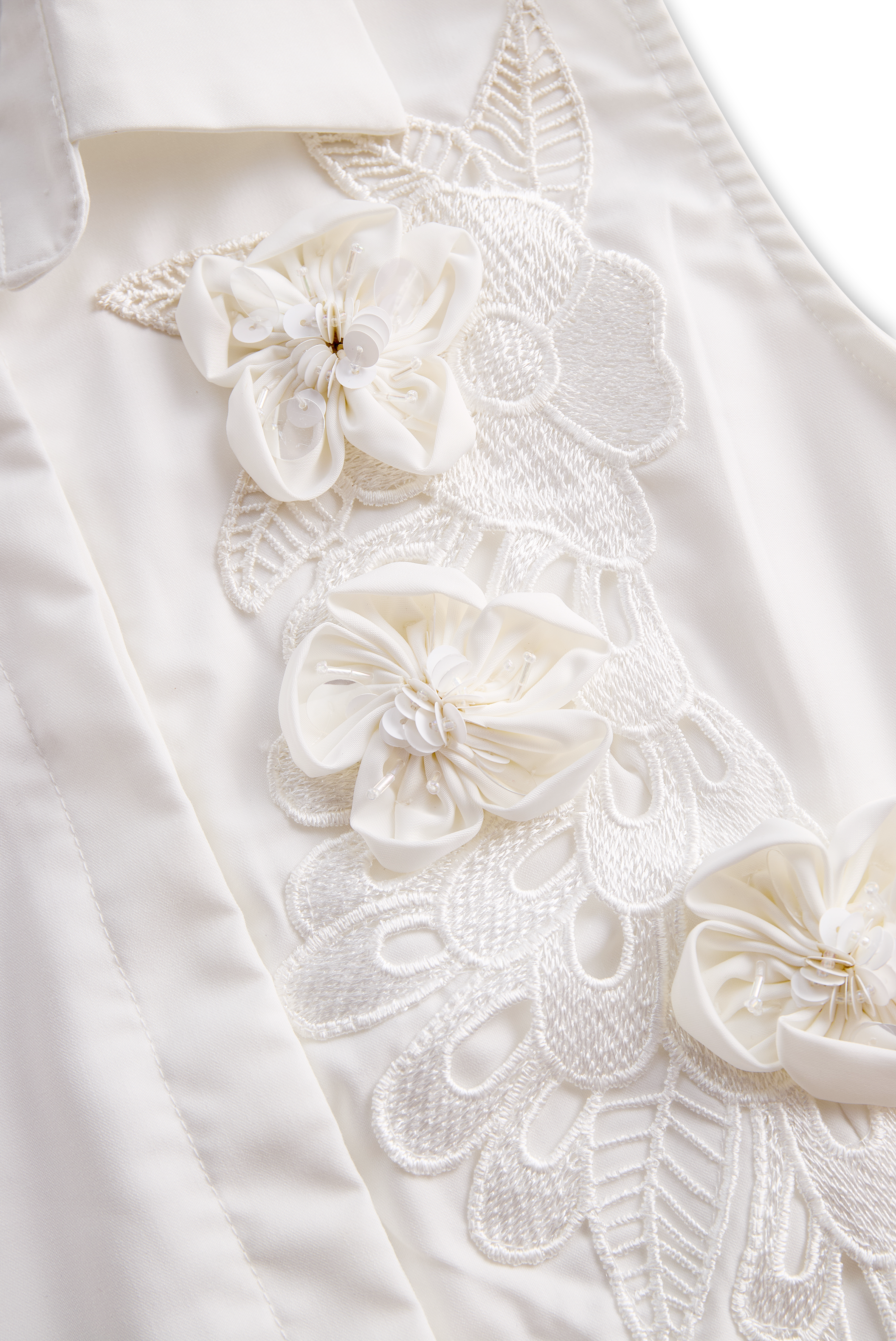 Sleeveless Shirt with 3D Floral Appliqué